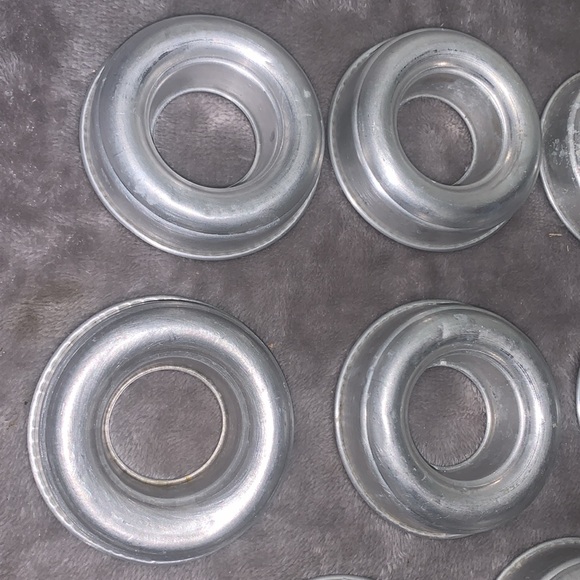 0611 8CT Vintage Aluminum Donut Molds - Picture 3 of 5